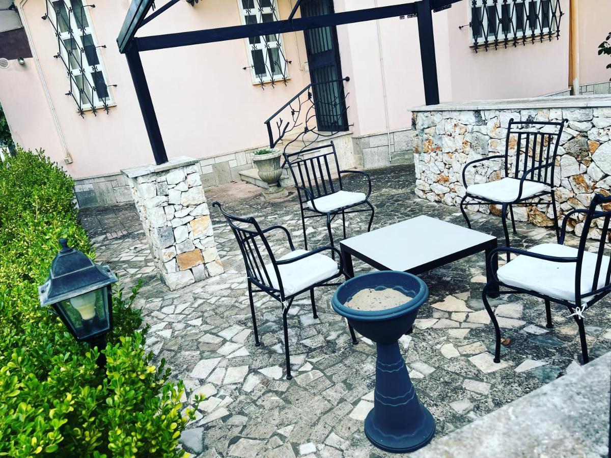 Villa L'Ottagono Con Cucina Parcheggio Privato Telecamerizzato E Wifi Gioia Del Colle Extérieur photo